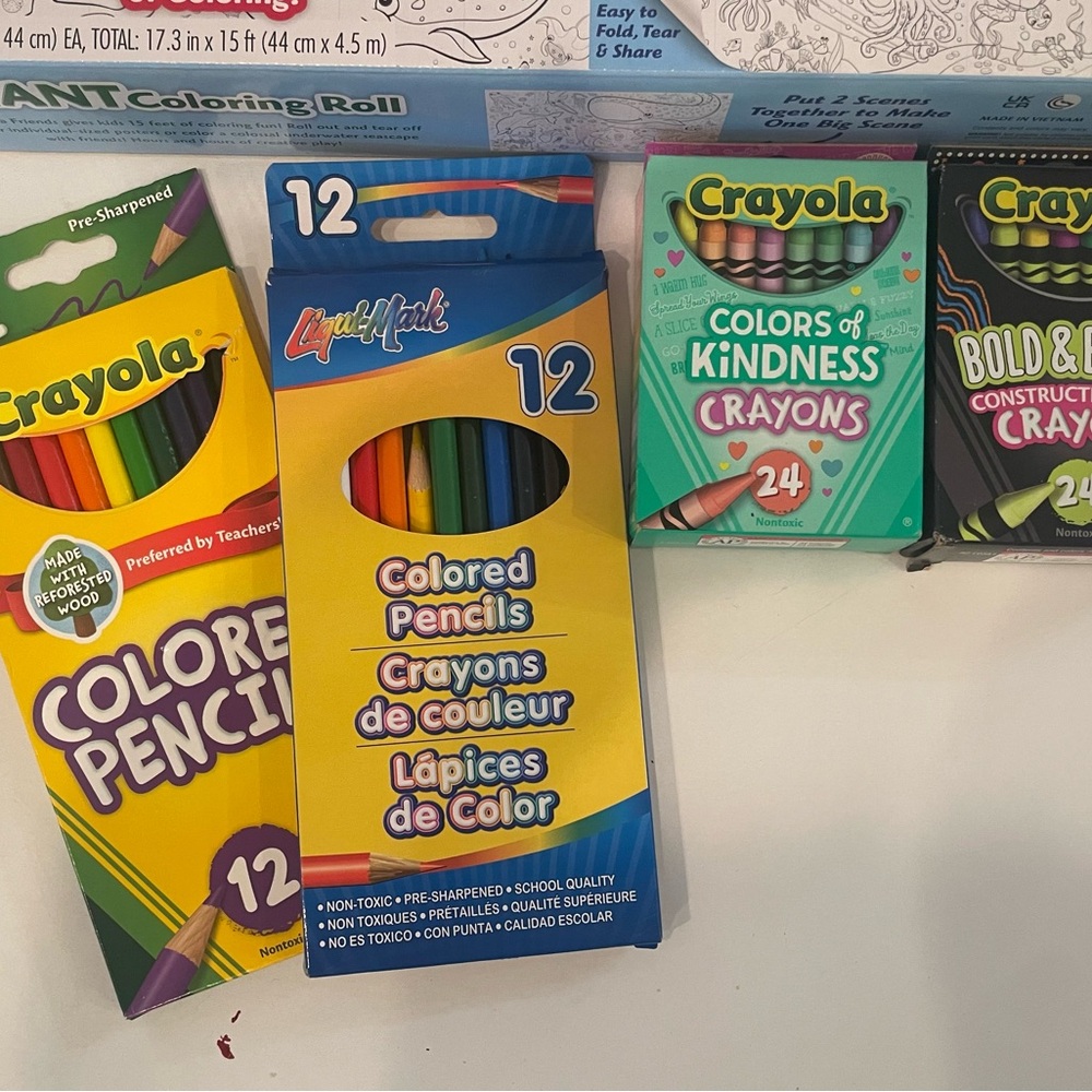 Crayola Colored Pencils and Crayons Variety Pack - Picture 2 of 4